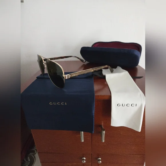 (SOLD) Gucci Unisex Aviator sunglasses GG0528S 63 GLD SHN GRN 889652236513 - Picture 9 of 11